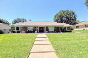 1601 Yarborough Dr, Sherman, TX 75092 - Photo 2