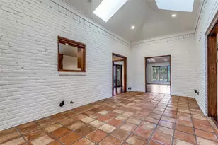 16842 Village Ln, Dallas, TX 75248 - Photo 4