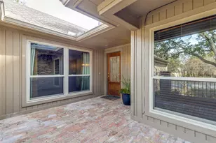 16842 Village Ln, Dallas, TX 75248 - Photo 2