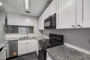 601 Carriagehouse Ln, Garland, TX 75040 - Photo 4