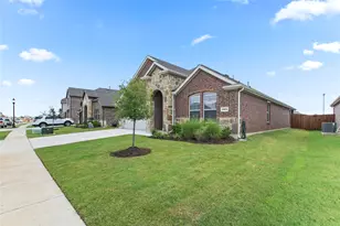 2920 Pinecrest Dr, Aubrey, TX 76227 - Photo 2