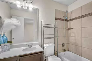 1722 Circle Creek Dr, Lewisville, TX 75067 - Photo 16