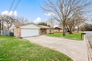 532 Holly Hill Dr, Hurst, TX 76053 - Photo 40