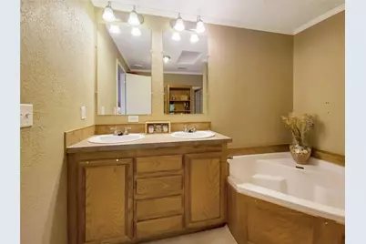 210 N Avenue B, Knox City, TX 79529 - Photo 10