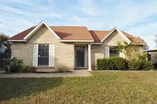 6933 Sunflower Cir N, Fort Worth, TX 76120 - Photo 2
