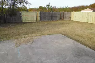 6933 Sunflower Cir N, Fort Worth, TX 76120 - Photo 20