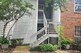 2106 Amesbury Dr, Arlington, TX 76011 - Photo 2