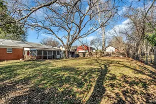 706 S Wildwood Dr, Irving, TX 75060 - Photo 2