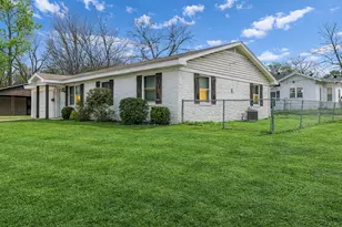 1025 5th St SW, Paris, TX 75460 - Photo 2