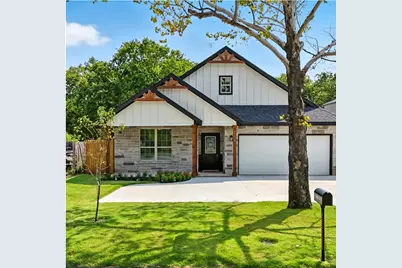 1118 S Grand Avenue, Gainesville, TX 76240 - Photo 1