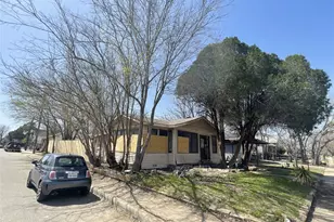 1136 E Leuda St, Fort Worth, TX 76104 - Photo 4