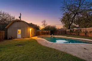 413 Simmons Dr, Hurst, TX 76053 - Photo 12