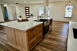 305 Bluebonnet Dr, Grapevine, TX 76051 - Photo 8