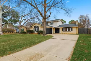 2804 Hollywood Dr, Arlington, TX 76013 - Photo 2