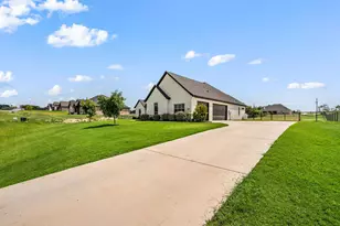 313 Oak Mdw Ln, Weatherford, TX 76085 - Photo 2