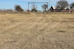 301 Blue Ribbon Rd, Waxahachie, TX 75165 - Photo 18