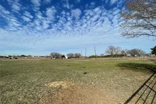 301 Blue Ribbon Rd, Waxahachie, TX 75165 - Photo 14