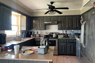 301 Blue Ribbon Rd, Waxahachie, TX 75165 - Photo 4