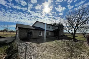 301 Blue Ribbon Rd, Waxahachie, TX 75165 - Photo 1