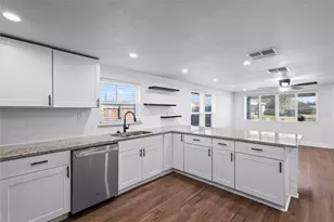 1700 S Edgewood Terrace, Fort Worth, TX 76105 - Photo 14