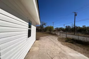 2318 1st St, Brownwood, TX 76801 - Photo 16