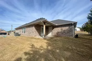 2301 Creek Dr, Granbury, TX 76048 - Photo 4