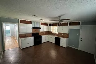 5000 Jerri Ln, Haltom City, TX 76117 - Photo 2