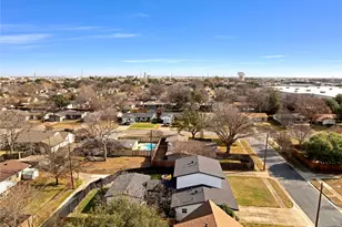 8635 Strathmore Dr, Dallas, TX 75238 - Photo 30