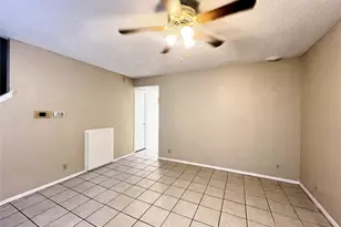 929 W Hickory St, Denton, TX 76201 - Photo 4