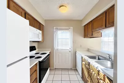 929 W Hickory Street #A15, Denton, TX 76201 - Photo 10