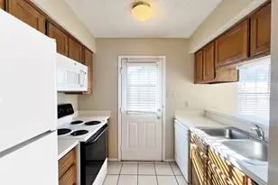 929 W Hickory St, Denton, TX 76201 - Photo 10