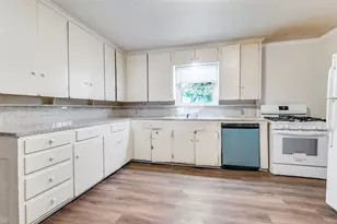 402 W Grauwyler Rd, Irving, TX 75061 - Photo 8