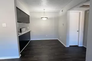 2015 Wesley Dr, Arlington, TX 76012 - Photo 4