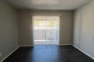 2015 Wesley Dr, Arlington, TX 76012 - Photo 2