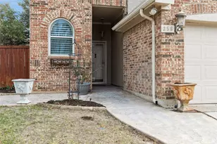 356 Arbor Ct, Euless, TX 76039 - Photo 2