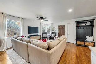 416 Lakeside Dr, Irving, TX 75062 - Photo 4