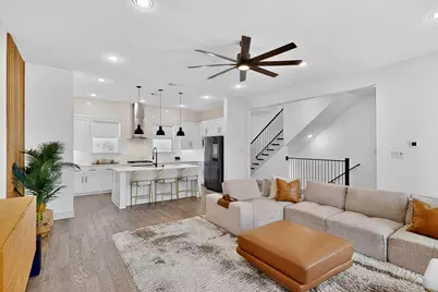 2557 Carmelita Street, Dallas, TX 75212 - Photo 2