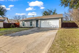 1901 Sabine Pass Ln, Arlington, TX 76006 - Photo 2