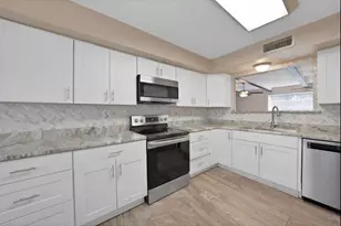 1818 Burr Oak St, Arlington, TX 76012 - Photo 12