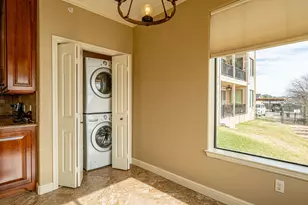 401 E Pearl St, Granbury, TX 76048 - Photo 12