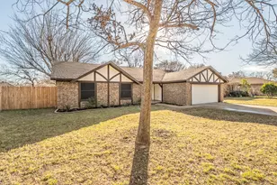 227 Norwich Dr, Hurst, TX 76054 - Photo 4