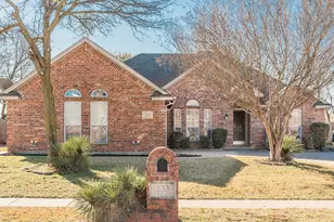 233 Cobblestone Cir, Red Oak, TX 75154 - Photo 2