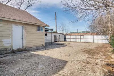 117 E Avenue E, Garland, TX 75040 - Photo 4