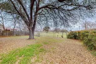 2124 Robinson St, Irving, TX 75060 - Photo 40