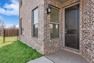 521 Hutchinson Ln, Lewisville, TX 75077 - Photo 2