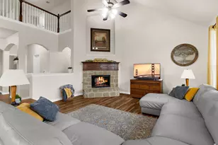 221 Villanova Dr, Van Alstyne, TX 75495 - Photo 2