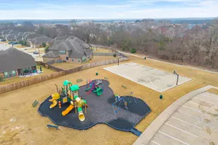 221 Villanova Dr, Van Alstyne, TX 75495 - Photo 34