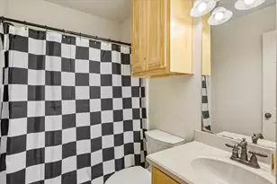 704 Janis St, Granbury, TX 76049 - Photo 8