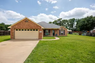 704 Janis St, Granbury, TX 76049 - Photo 28