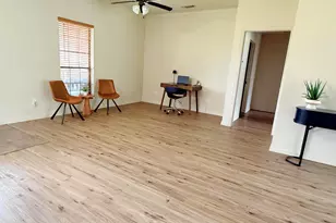 704 Janis St, Granbury, TX 76049 - Photo 4